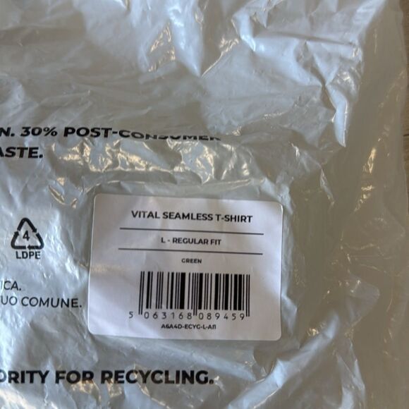 GYMSHARK VITAL SEAMLESS T-SHIRT
Regular Fit Green Large NWT in packaging - Picture 6 of 6